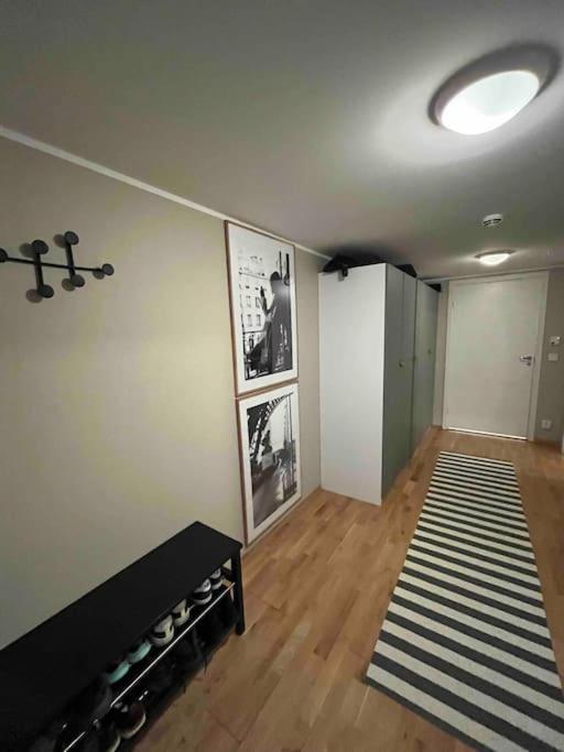 Metro In Basement, Garage, 2018 Model Leilighet Bergen